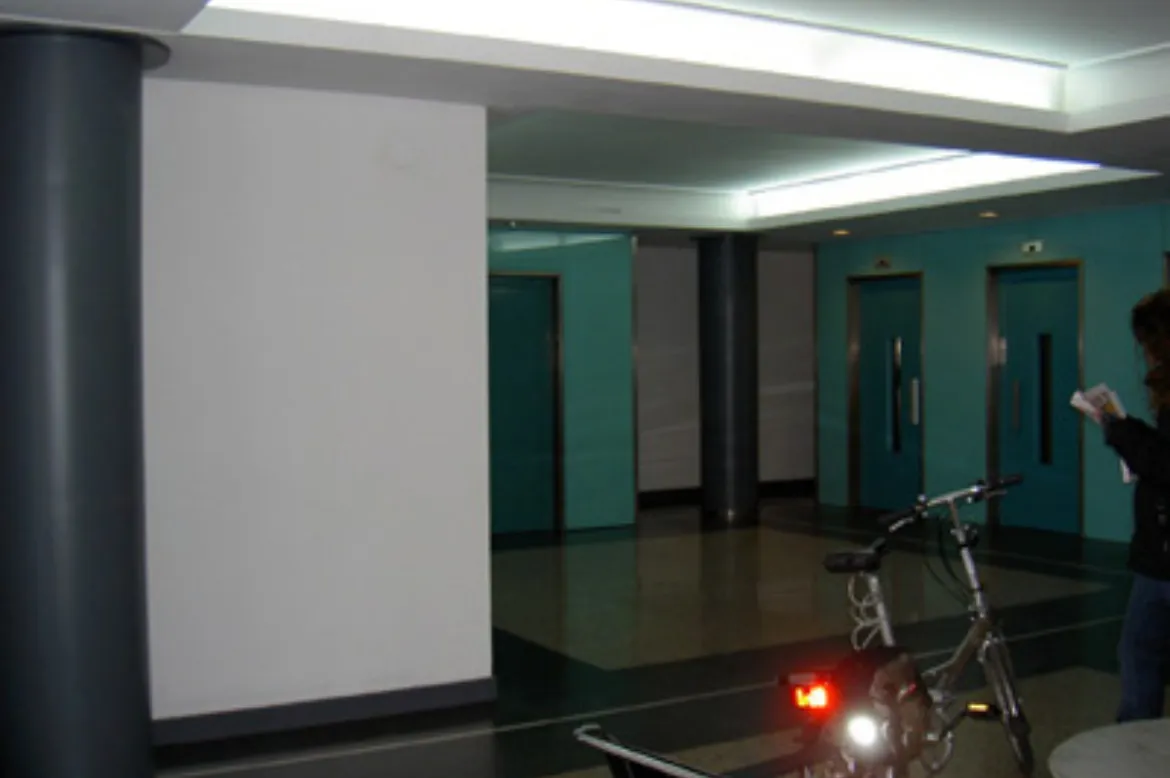 Fauria Pujol Arquitectura. Acceso a edificio de oficinas av. Diagonal