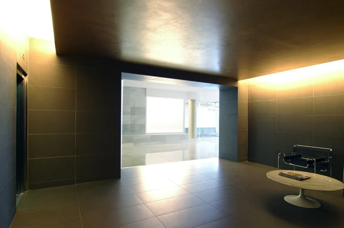 Fauria Pujol Arquitectura. Acceso a edificio de oficinas av. Diagonal