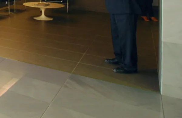 Acceso a edificio de oficinas av. Diagonal