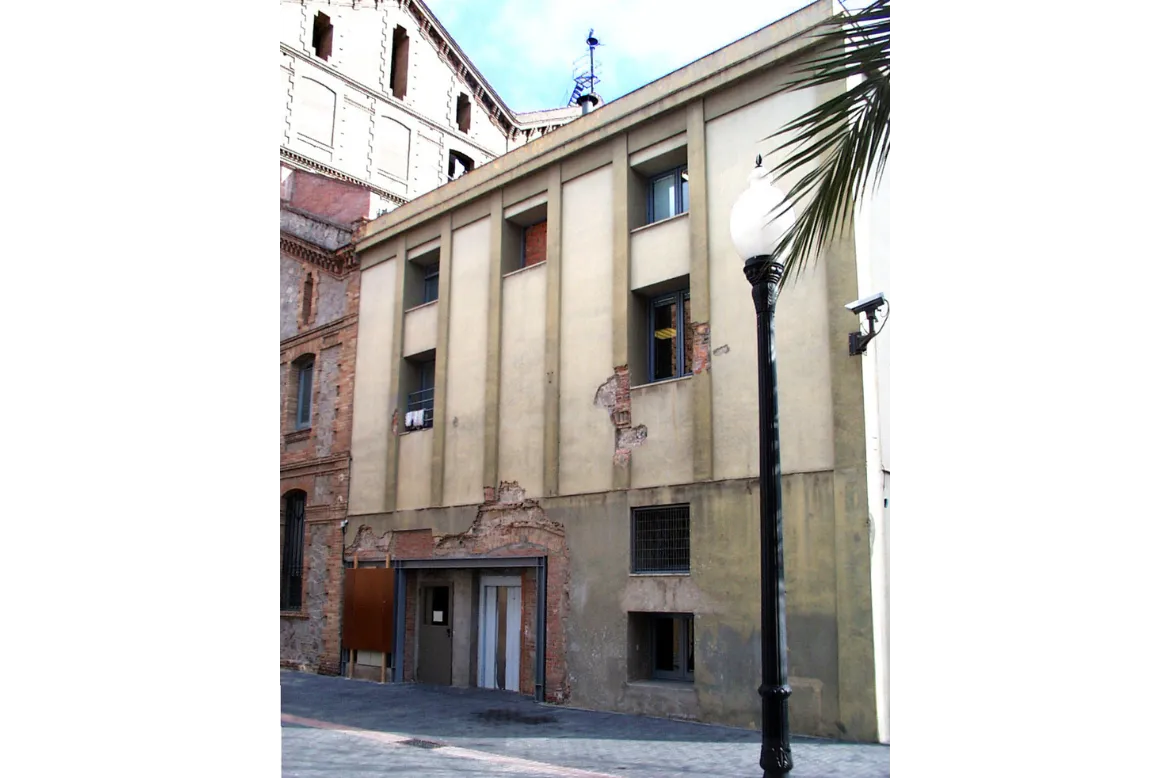 Fauria Pujol Arquitectura. Recuperación de las fachadas del edificio del Servei de Biblioteques