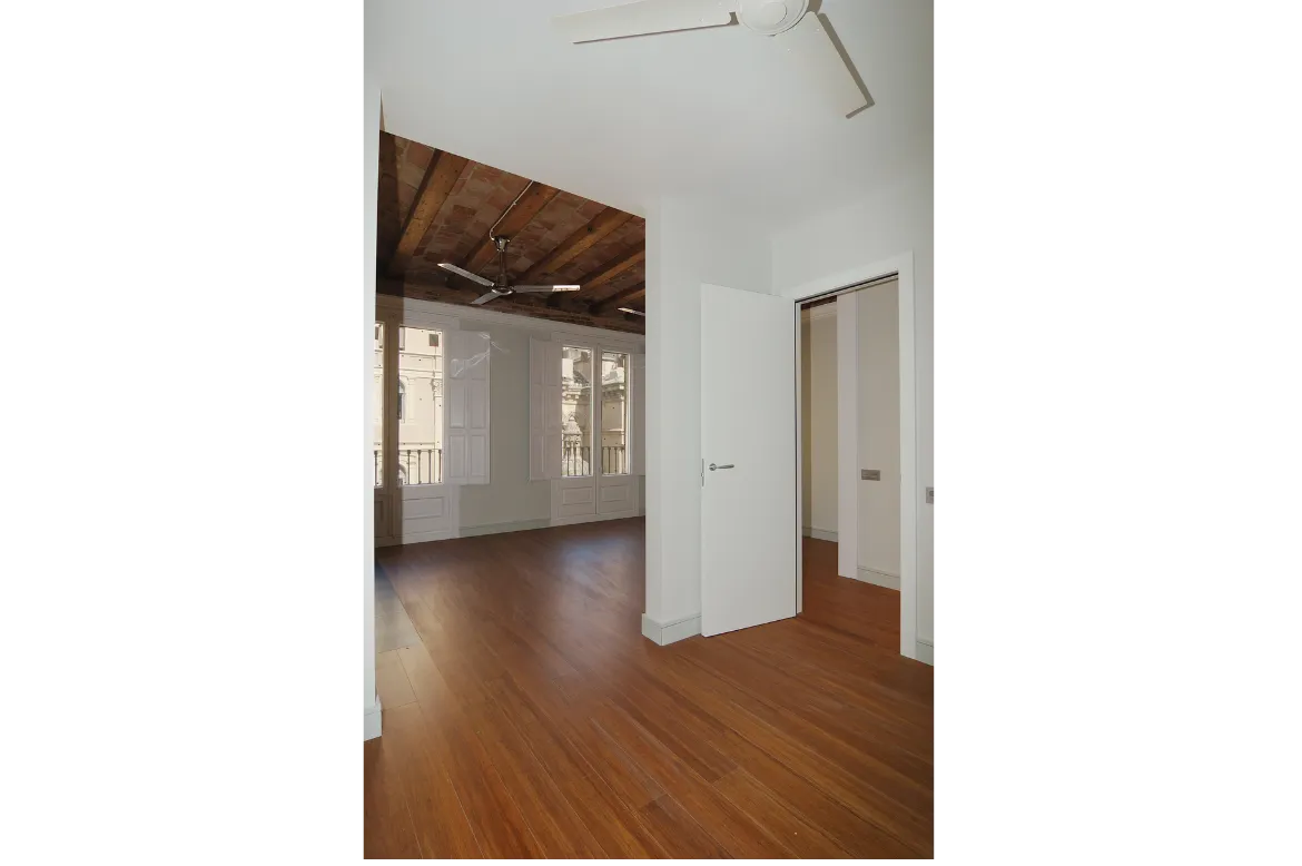 Fauria Pujol Arquitectura. Rehabilitación integral de antiguo edificio de viviendas