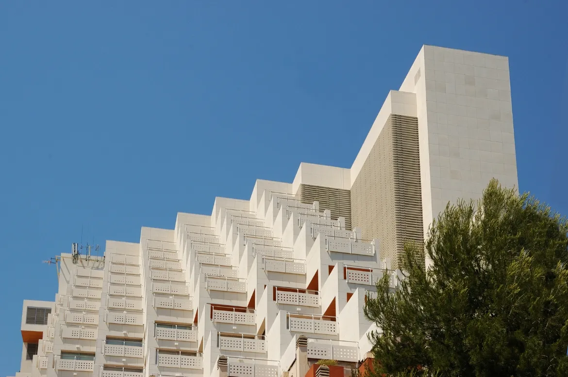 Fauria Pujol Arquitectura. Rehabilitación y ampliación de la residencia para la tercera edad