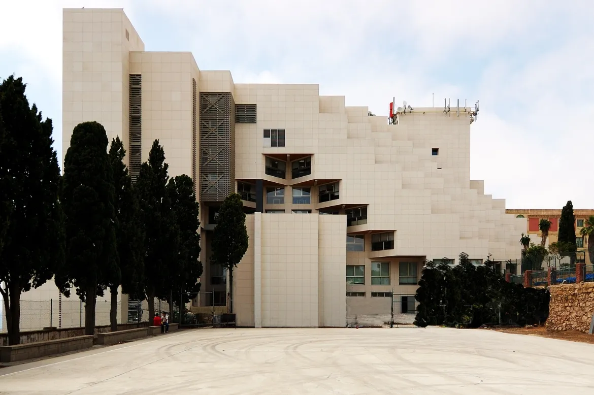 Fauria Pujol Arquitectura. Rehabilitación y ampliación de la residencia para la tercera edad