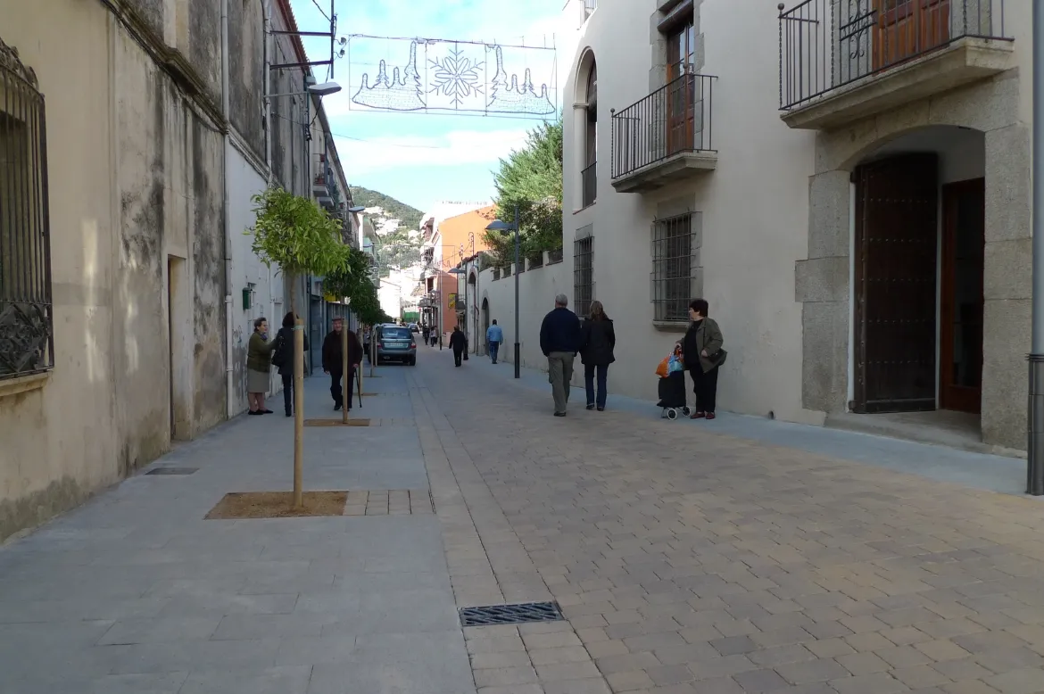 Fauria Pujol Arquitectura. Reurbanización del casco antiguo de Calonge