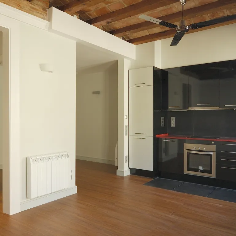 Rehabilitación integral de antiguo edificio de viviendas realizado por Fauria Pujol Arquitectura