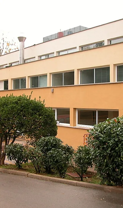 Centro de Formación Flor de Maig por Fauria Pujol Arquitectura