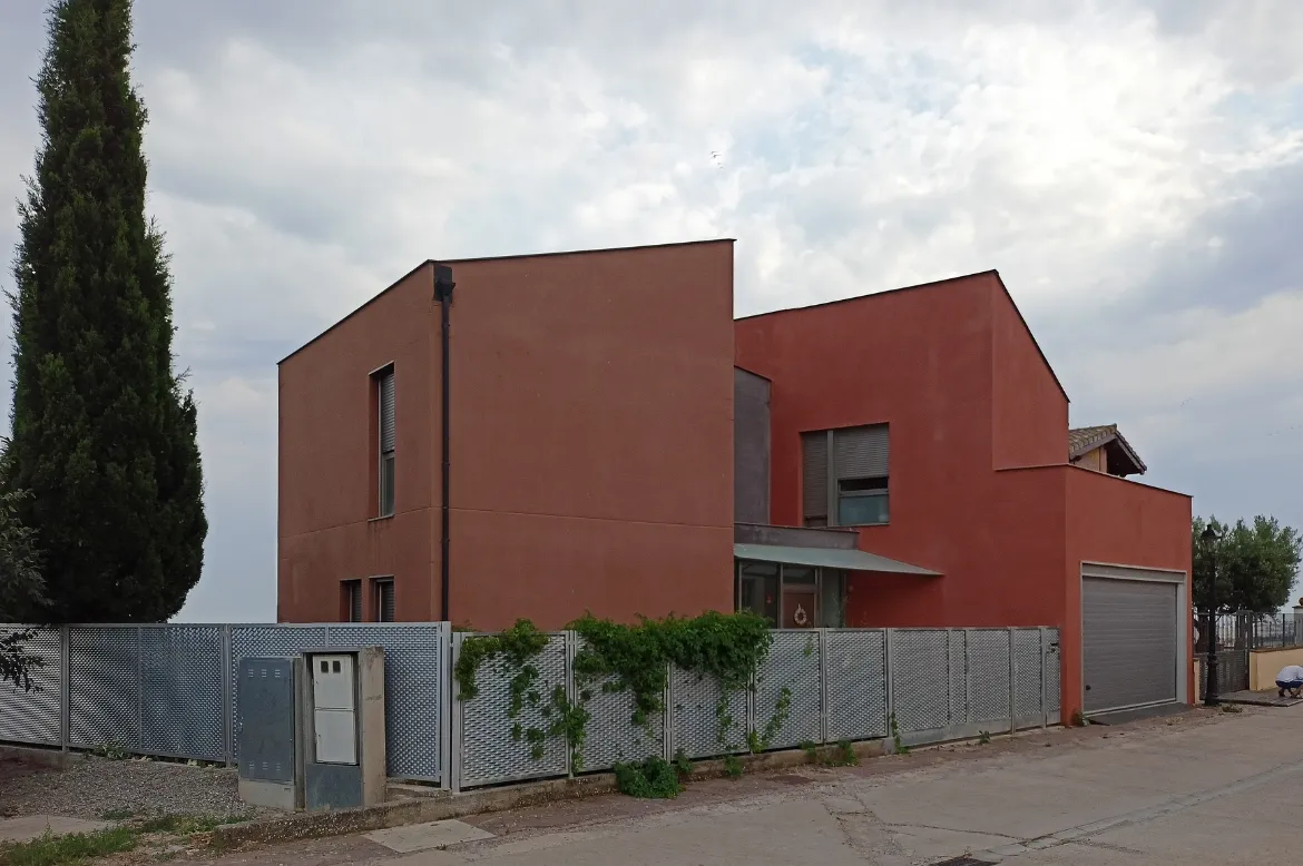 Fauria Pujol Arquitectura. Vivienda unifamiliar aislada en Huesca